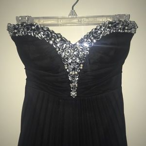 Formal dress (prom)